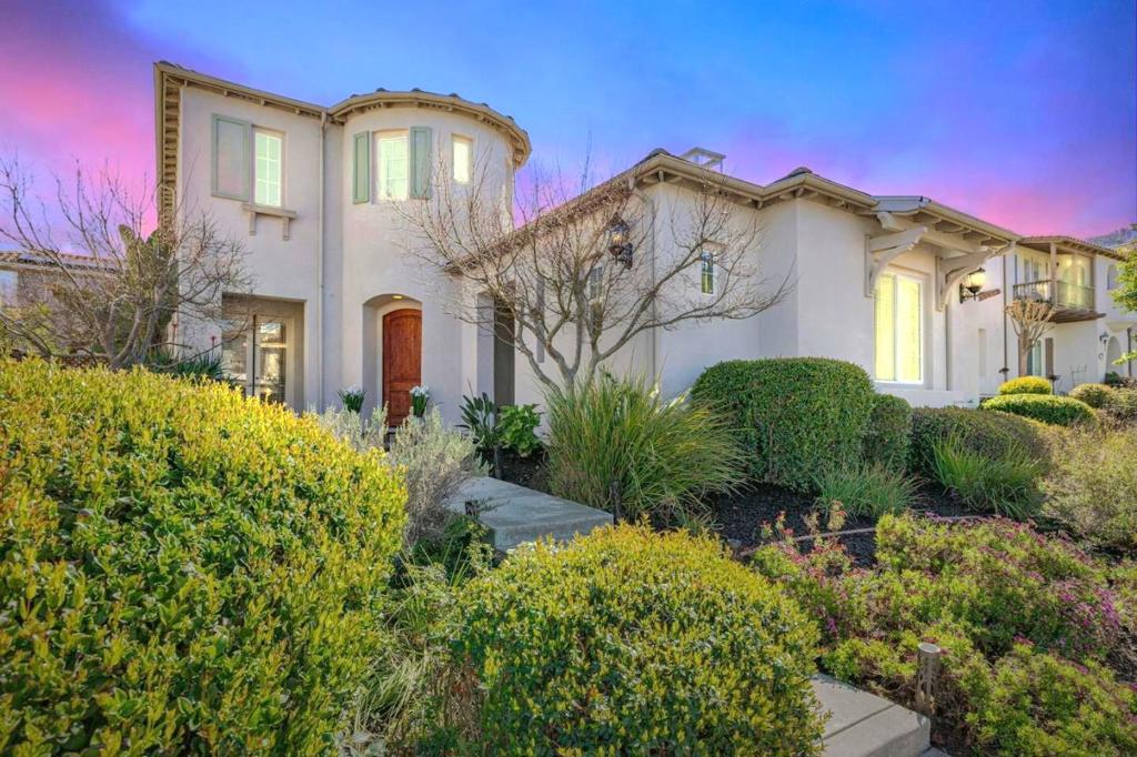 A property available for sale at 2645 Muirfield Way, Gilroy, CA 95020.