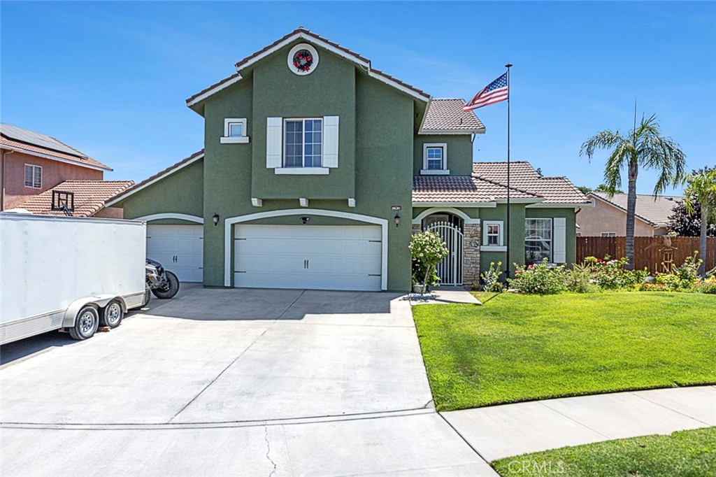 A property available for sale at 6 N Post Avenue, Sanger, CA 93657.