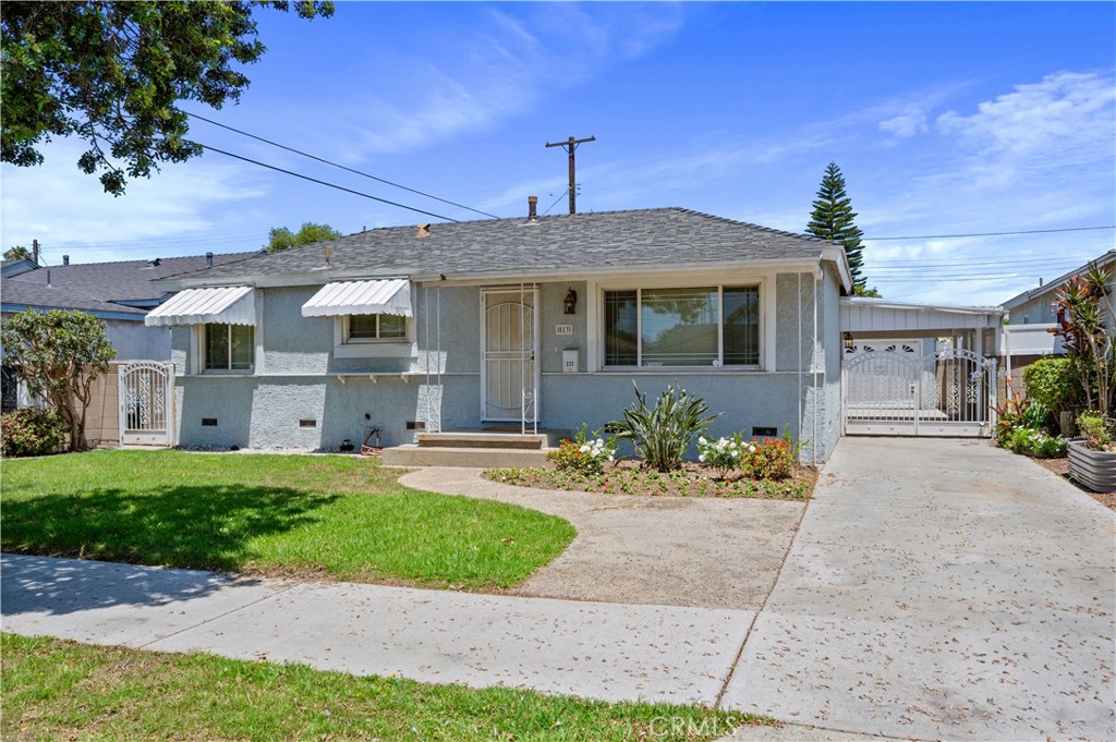 A property available for sale at 513 W D Street, Wilmington, CA 90744.