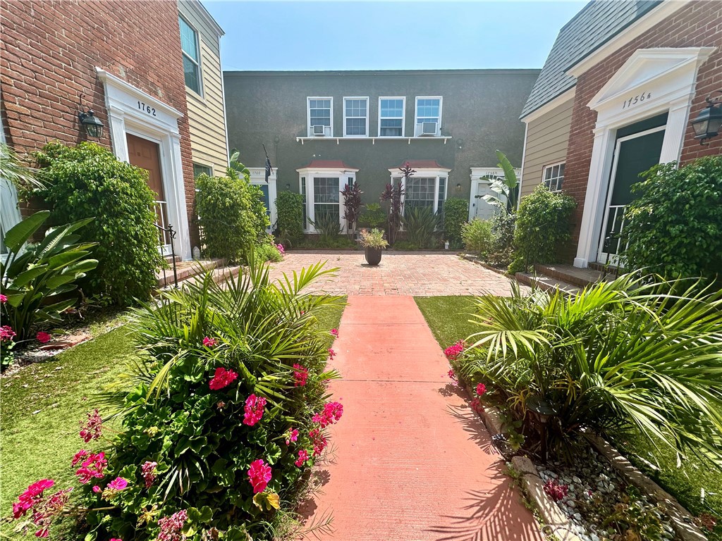 A property available for rent at 1760 1/2 Las Palmas Avenue, Hollywood, CA 90028.