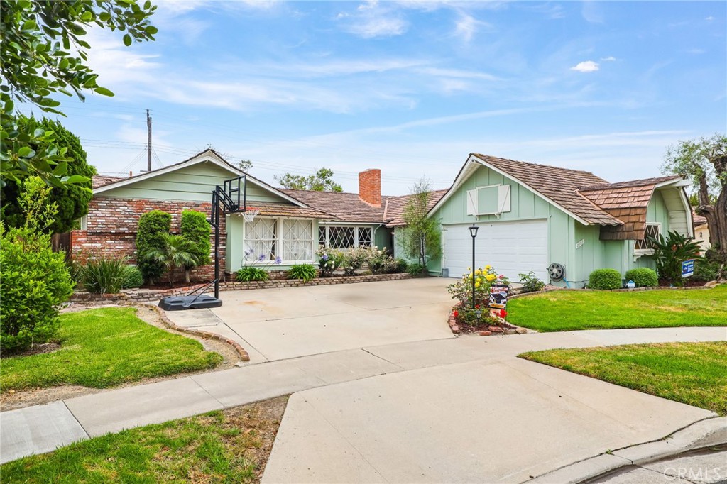 A property available for sale at 2782 Woodstock Road, Rossmoor, CA 90720.
