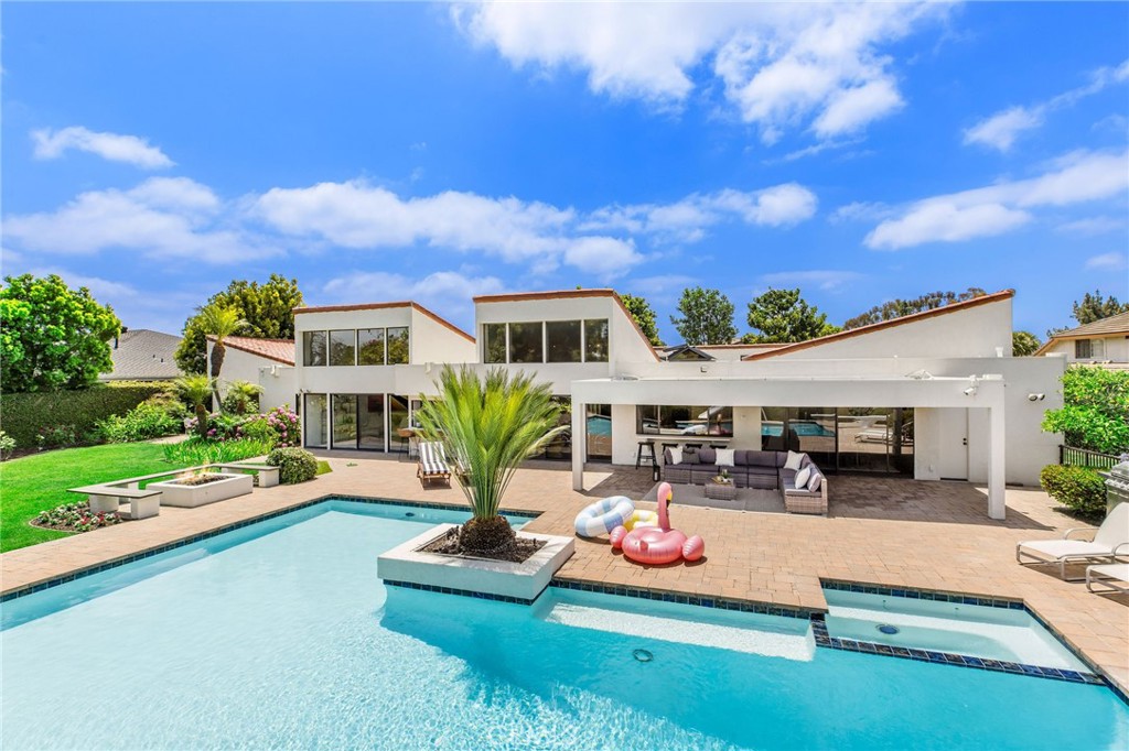 A property available for sale at 3721 Manor Drive, Lakewood, CA 90712.