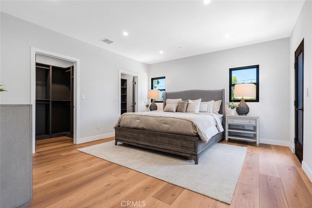 A property available for sale at 251 S Griffith Park Drive, Burbank, CA 91506.