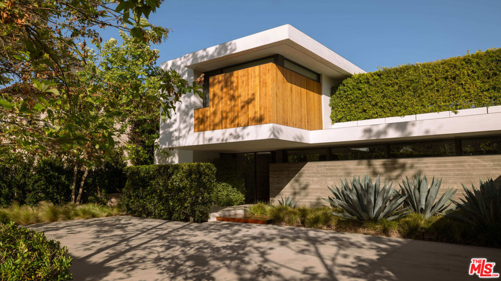 A property available for sale at 748 Amalfi Drive, Pacific Palisades, CA 90272.