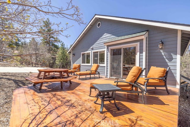 A property available for sale at 1332 La Crescenta Dr., Big Bear, CA 92314.