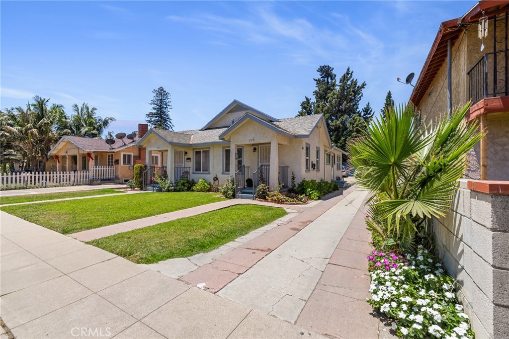A property available for sale at 228 S 4th Street, Santa Paula, CA 93060.