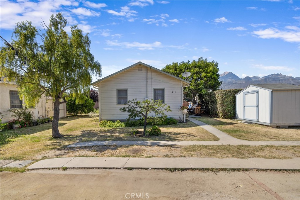 A property available for sale at 214 S Ojai Street, Santa Paula, CA 93060.