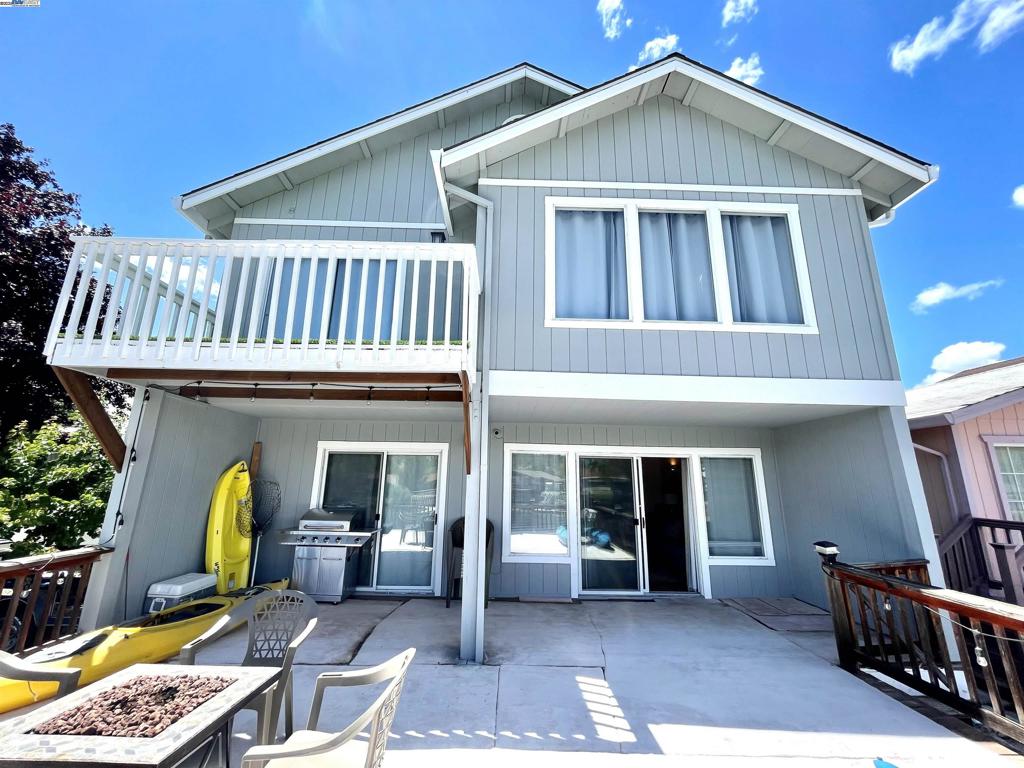 A property available for sale at 668 Keys Blvd., Clearlake Oaks, CA 95423.