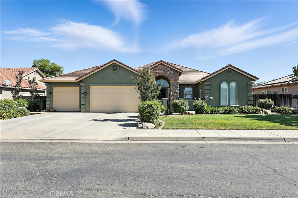 A property available for sale at 17024 Granite Falls Way, Chowchilla, CA 93610.