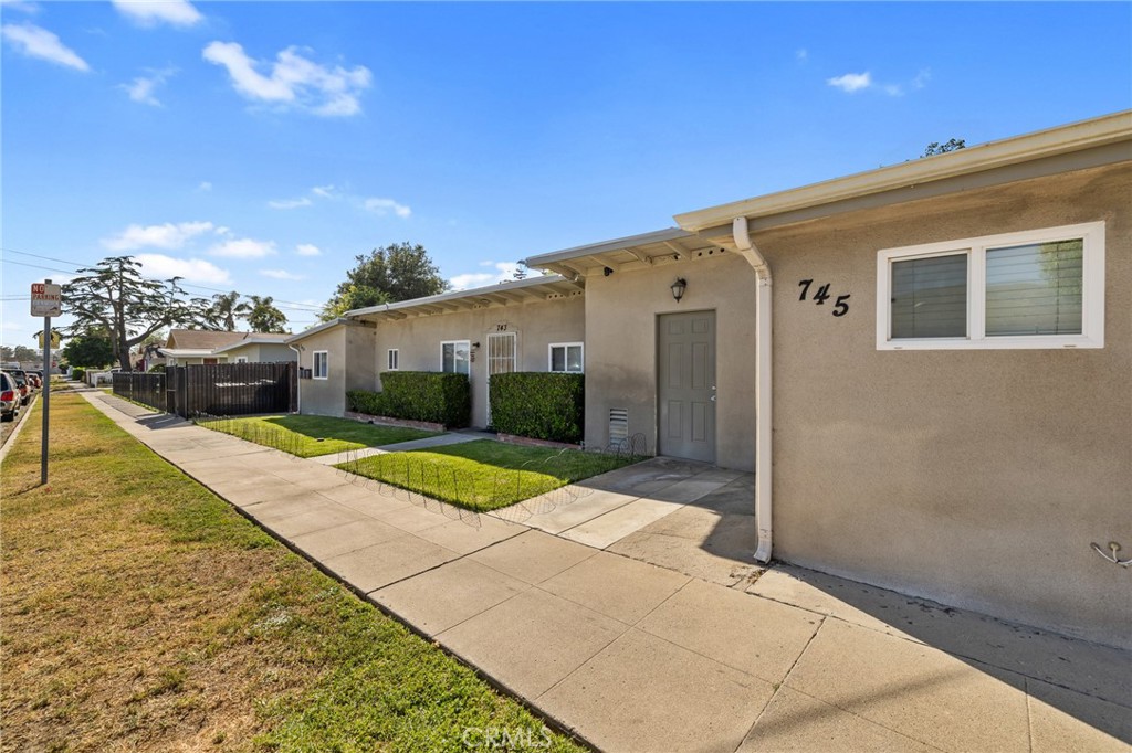 A property available for sale at 146 S 8th Street, Santa Paula, CA 93060.