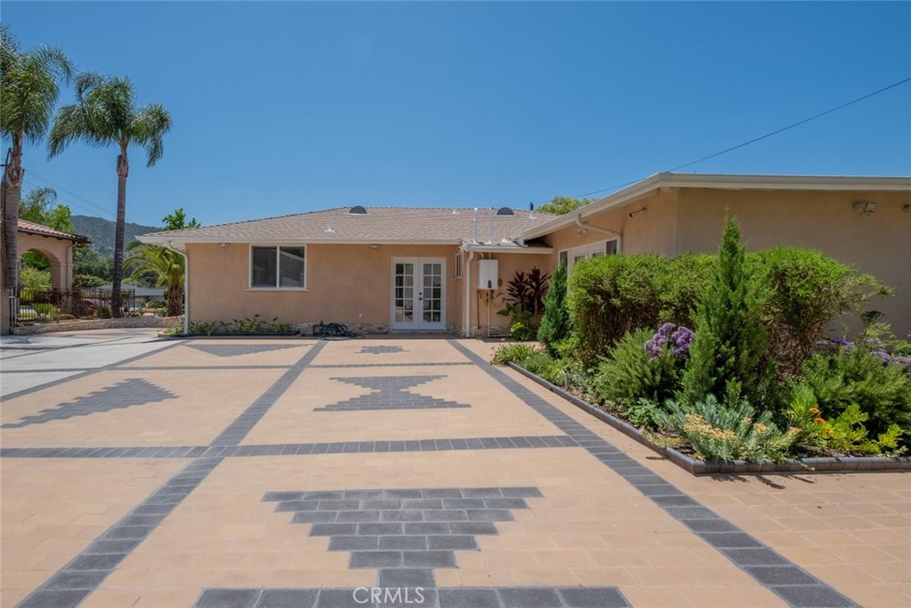 A property available for sale at 1741 Wabasso Way, Glendale, CA 91208.