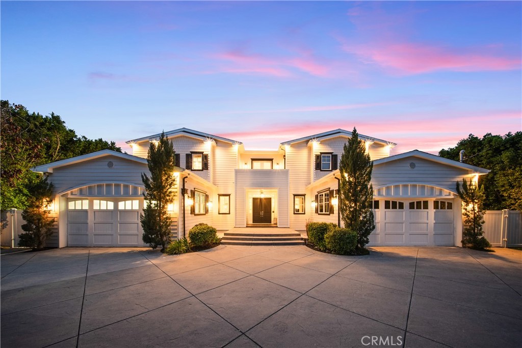 A property available for sale at 17528 Jayden Lane, Encino, CA 91316.