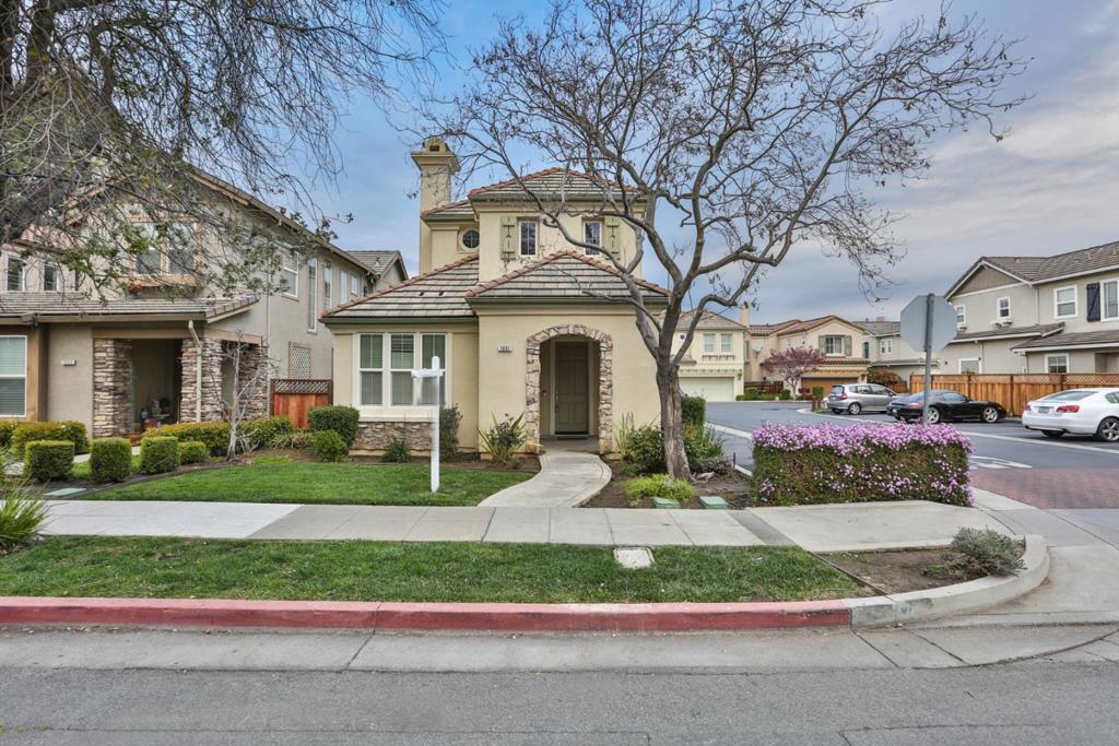 A property available for sale at 1051 W Iowa Avenue, Sunnyvale, CA 94086.