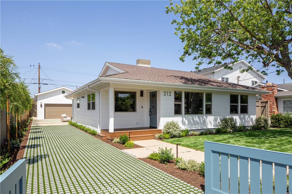 A property available for sale at 212 E 19th Street, Costa Mesa, CA 92627.