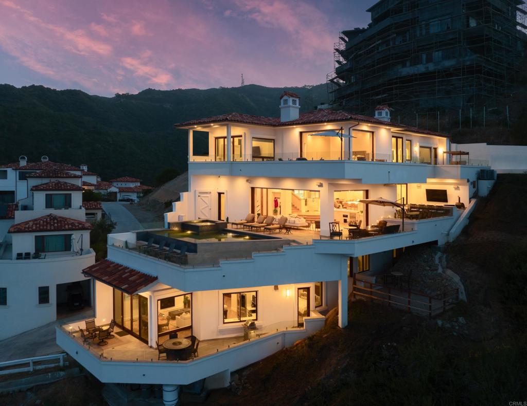 A property available for sale at 211 Mar De Cortez, Avalon, CA 90704.
