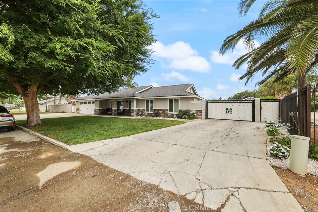 A property available for sale at 8963 Bold Ruler Lane, Jurupa Valley, CA 92509.