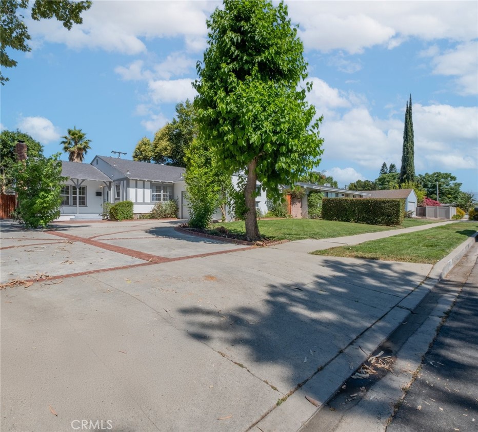 A property available for sale at 6535 Comanche Avenue, Winnetka, CA 91306.