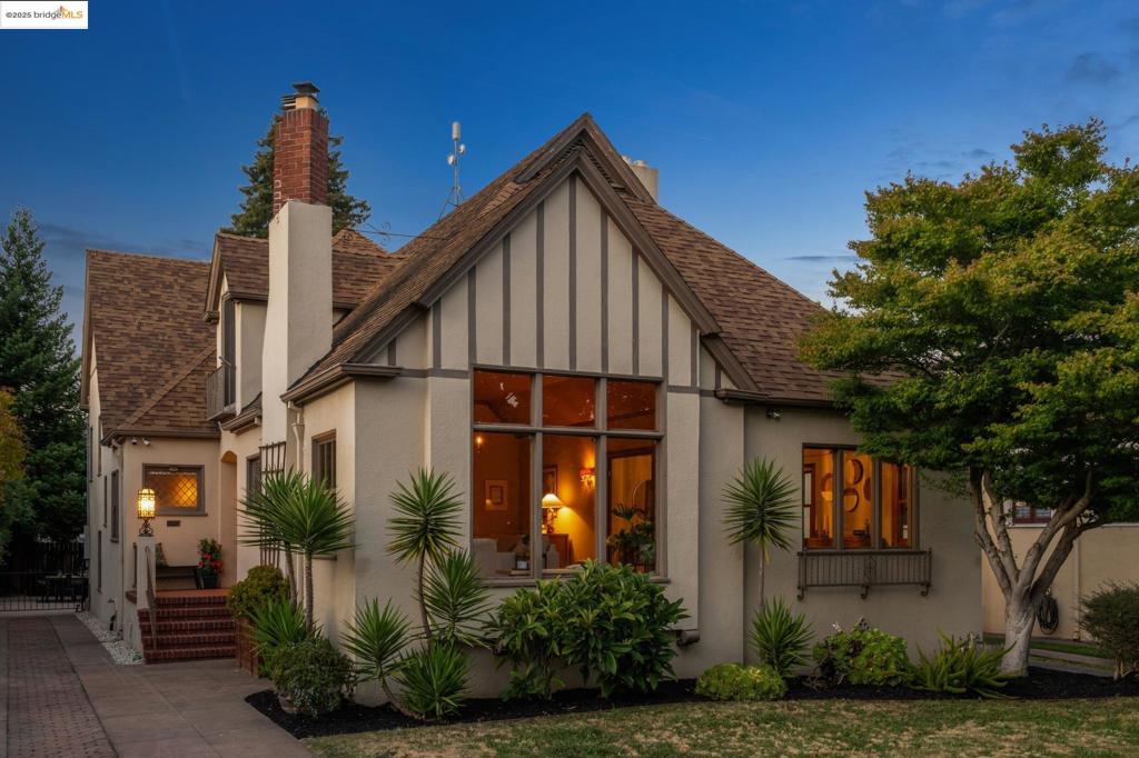 A property available for sale at 2823 Central Ave, Alameda, CA 94501.