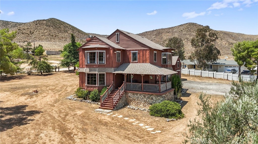 A property available for sale at 10821 Los Jordans Road, Agua Dulce, CA 91390.