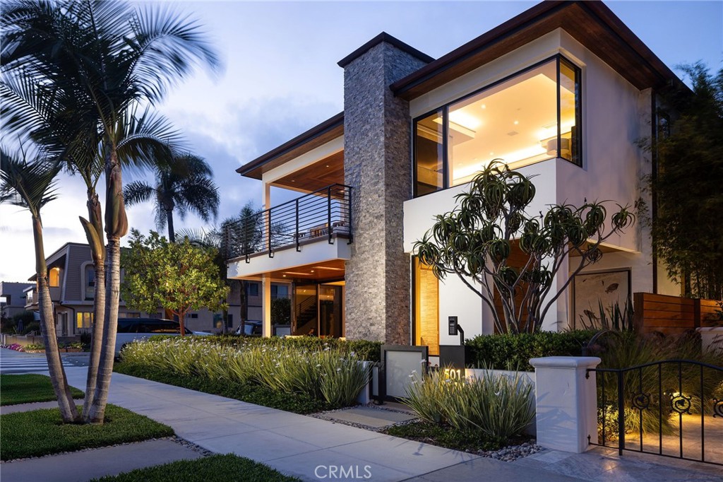 A property available for sale at 501 Ocean Avenue, Seal Beach, CA 90740.