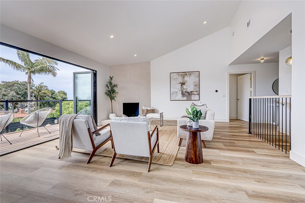 A property available for sale at 329 Calle Mayor, Redondo Beach, CA 90277.