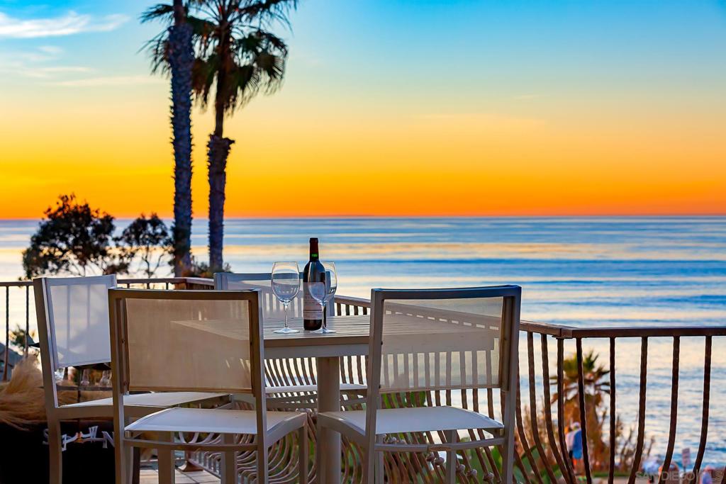 A property available for sale at 231 Bonair St, La Jolla, CA 92037.