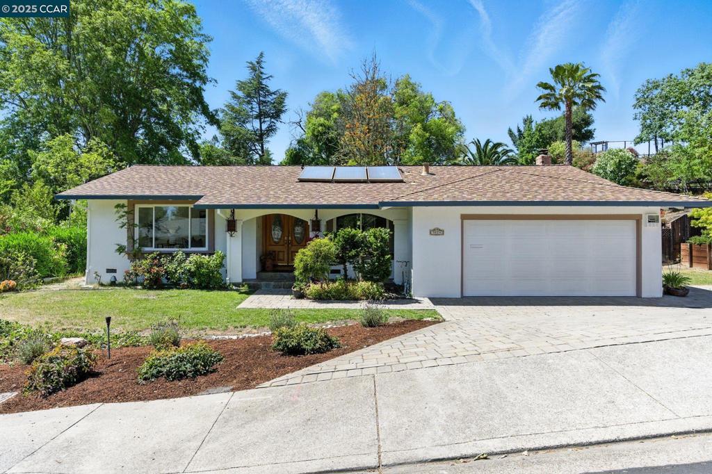 A property available for sale at 3824 Via Granada, Moraga, CA 94556.