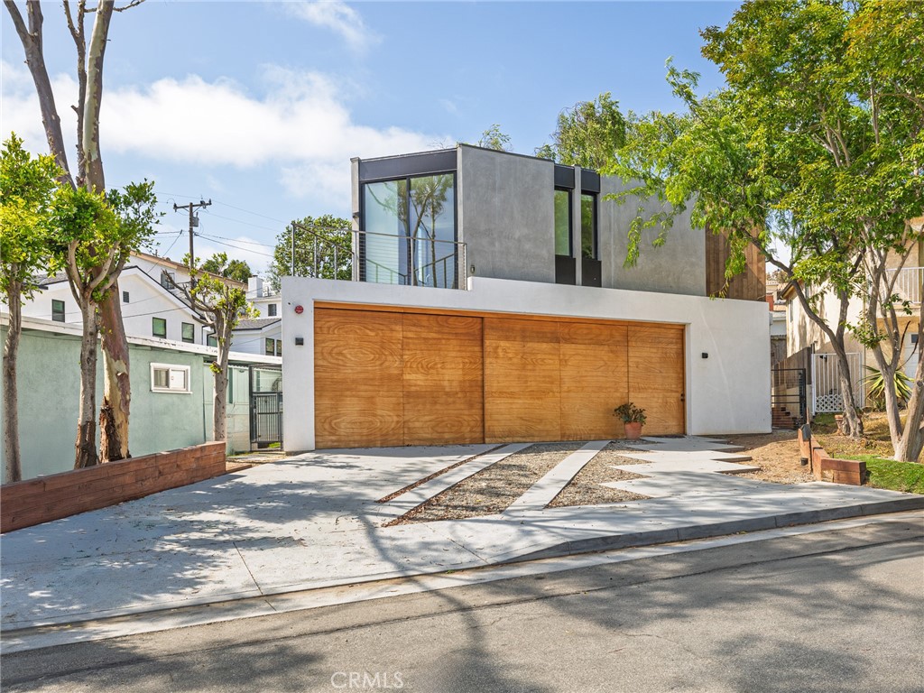 A property available for sale at 512 Sierra Place, El Segundo, CA 90245.