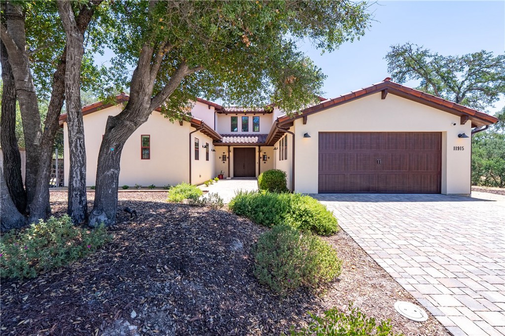 A property available for sale at 11915 Via Marbella, Atascadero, CA 93422.