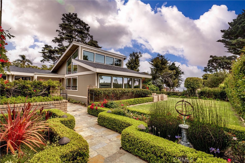 A property available for sale at 125 Park Place, Pismo Beach, CA 93449.