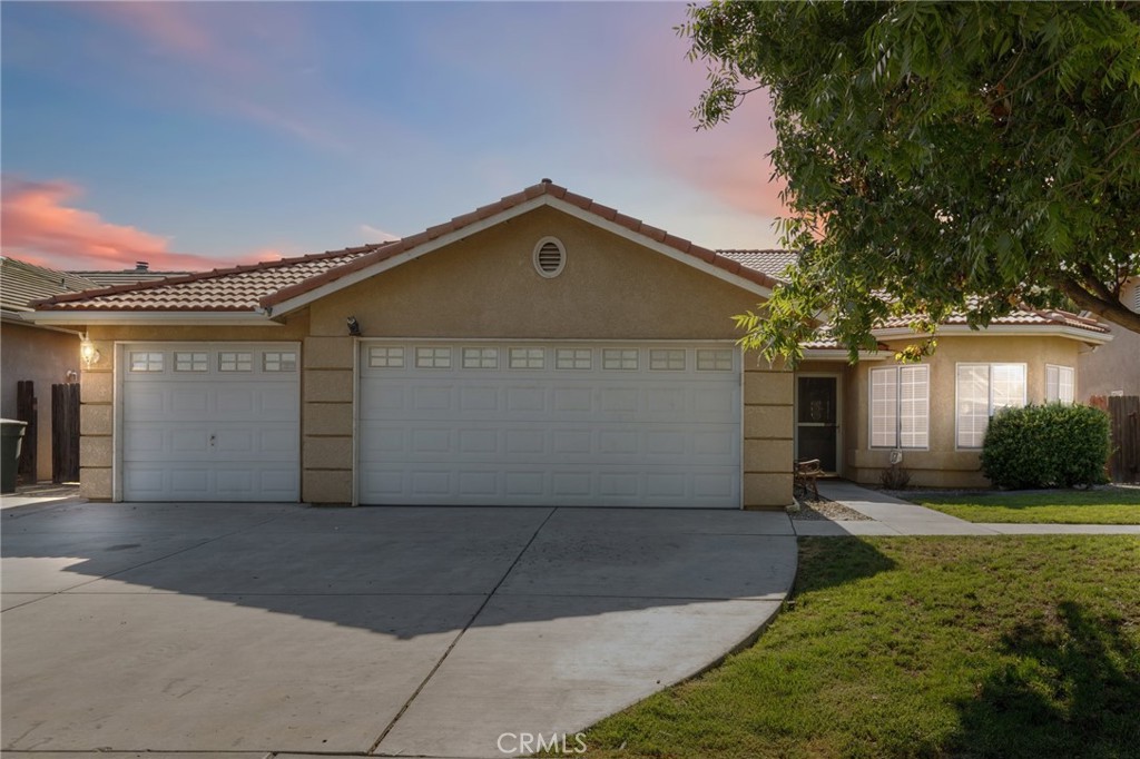 A property available for sale at 525 Mallard Avenue, Lemoore, CA 93245.