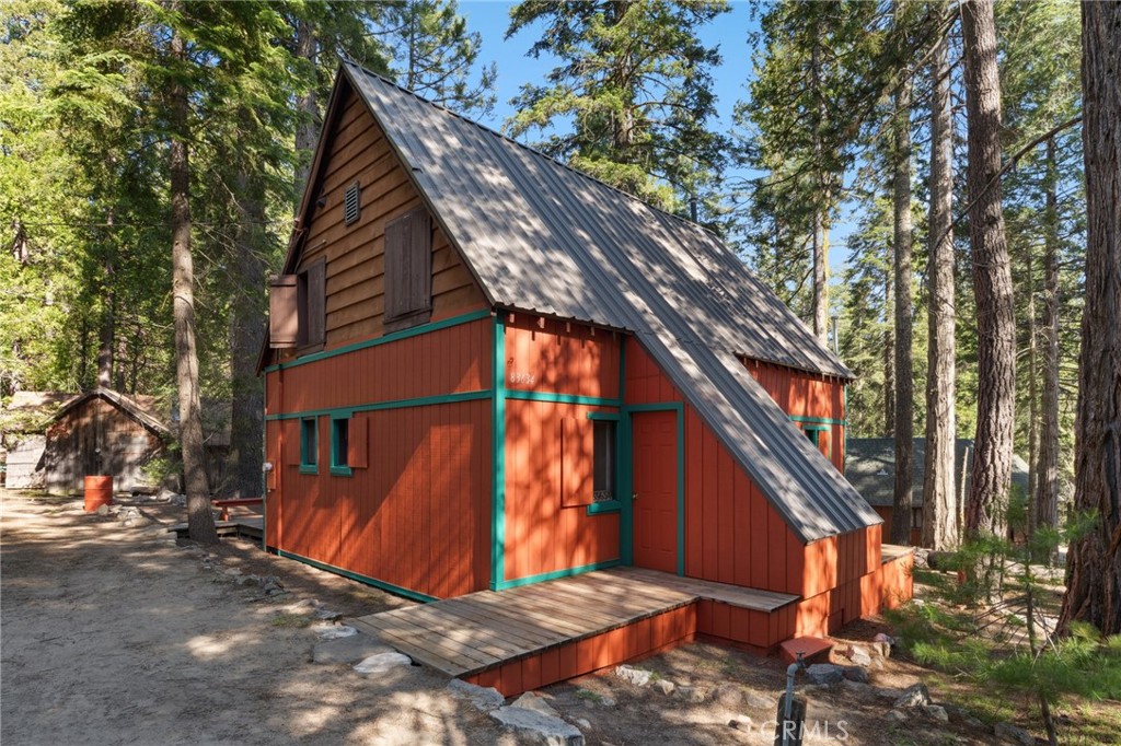 A property available for sale at 83634 Presidents Lane, Wilsona Gardens, CA 93633.