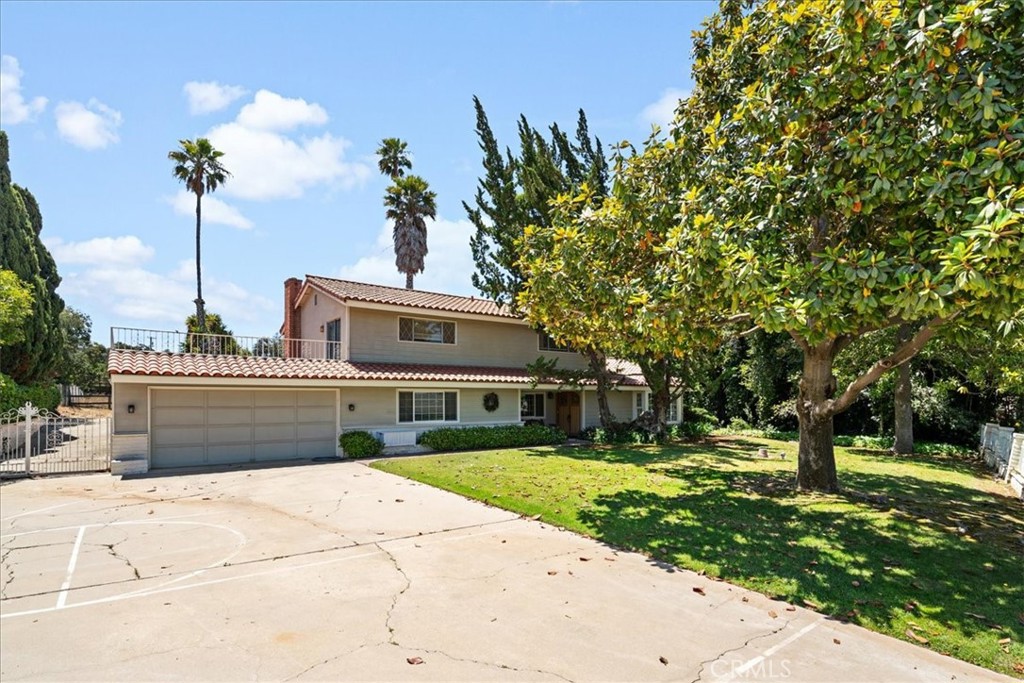 A property available for sale at 4960 Shasta Way, Santa Maria, CA 93455.