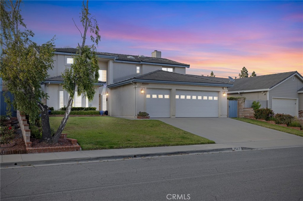 A property available for sale at 7527 Loma Vista Road, Ventura, CA 93003.