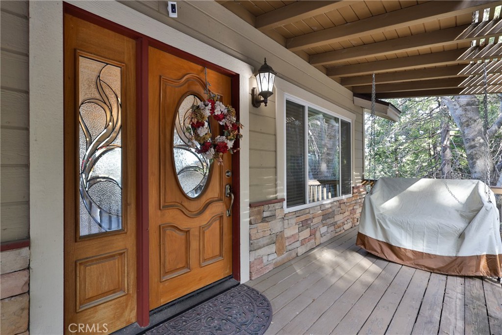 A property available for sale at 25152 Valle Drive, Crestline, CA 92325.