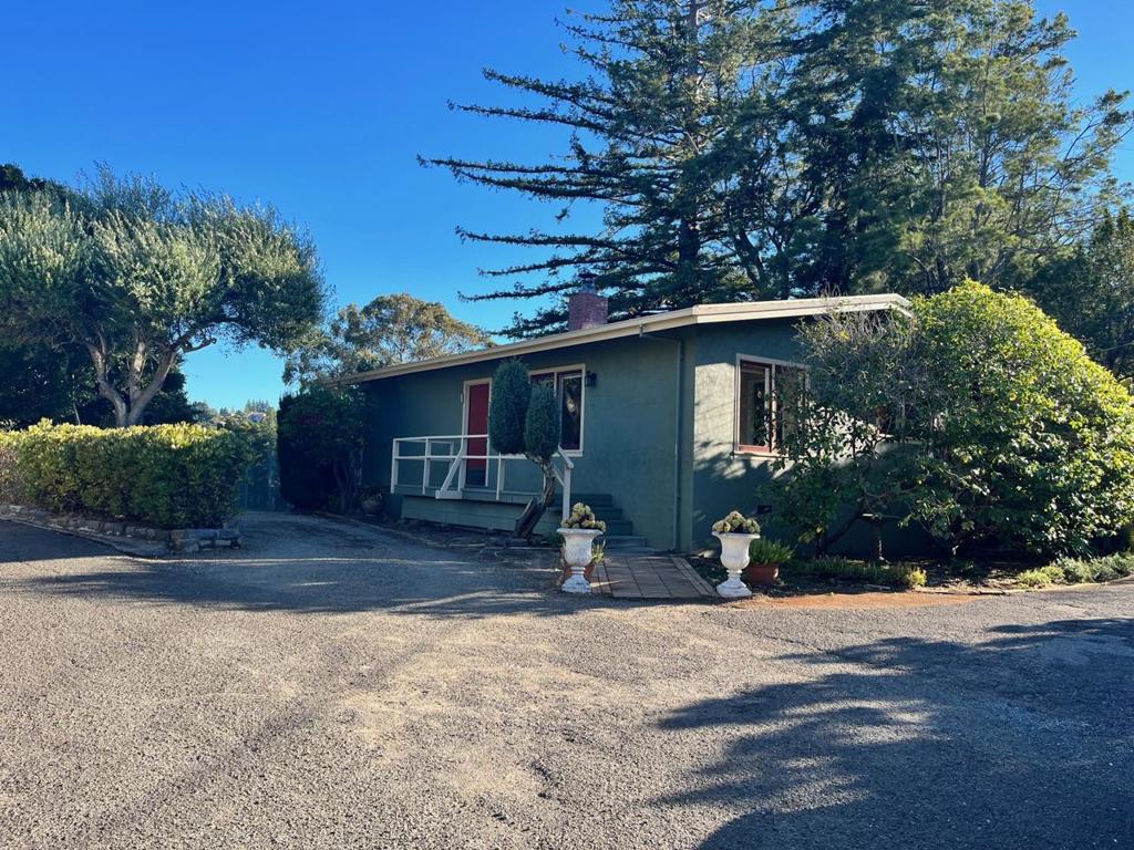 A property available for rent at 125 Bella Vista Drive, Hillsborough, CA 94010.