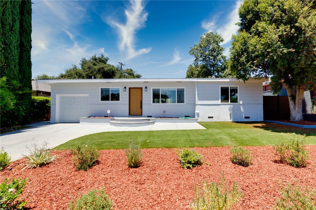A property available for sale at 1541 2nd Street, Duarte, CA 91010.