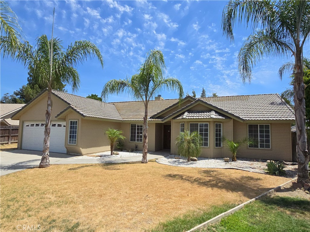 A property available for sale at 568 Walnut Court, Kerman, CA 93630.