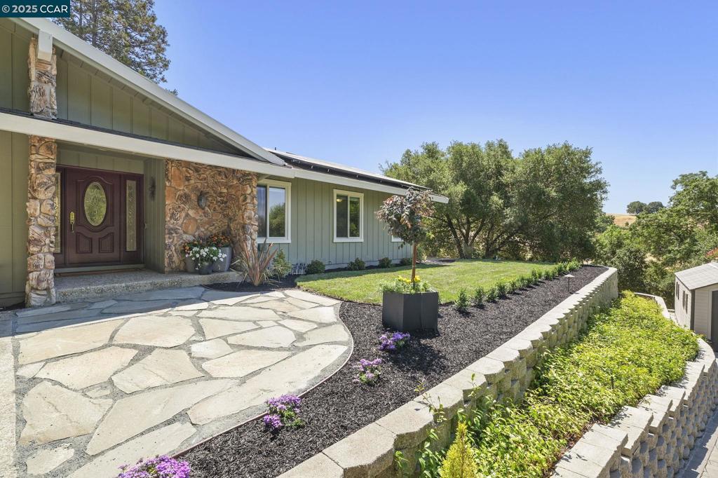 A property available for sale at 1883 Piedras Cir, Alamo, CA 94507.