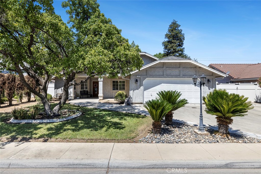 A property available for sale at 173 Keck Lane, Coalinga, CA 93210.