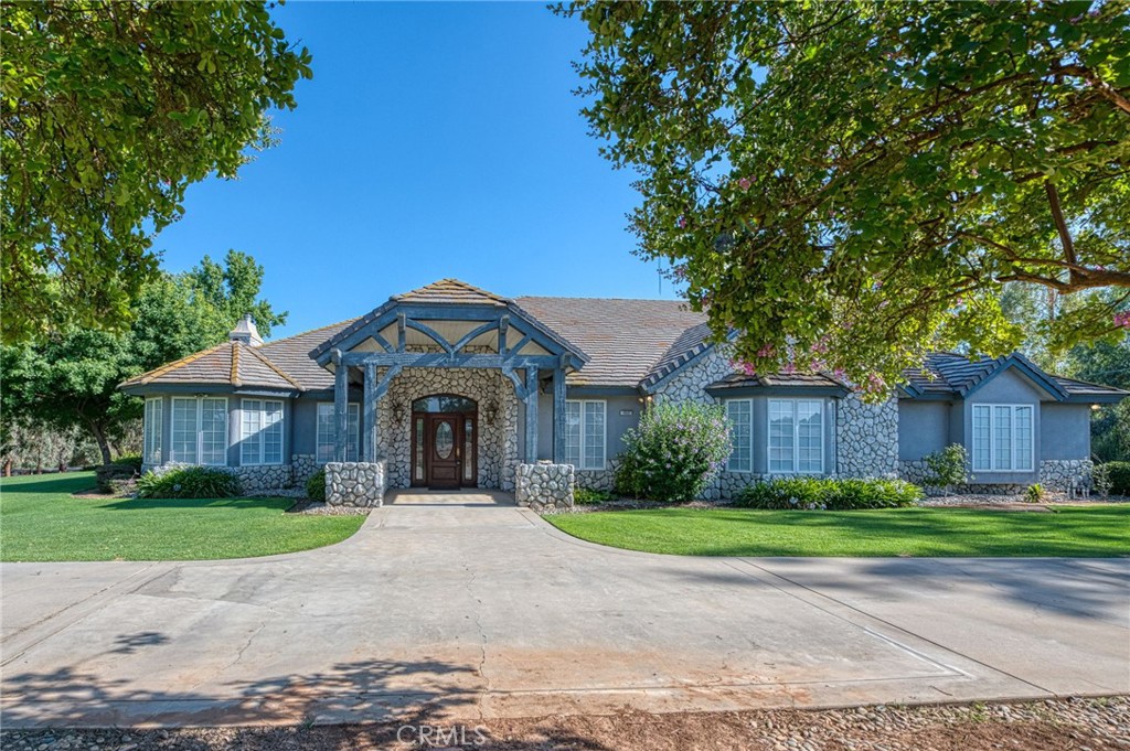A property available for sale at 10673 E Bullard Avenue, Clovis, CA 93619.