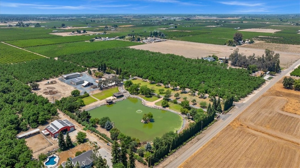 A property available for sale at 13715 E Nebraska Avenue, Kingsburg, CA 93631.
