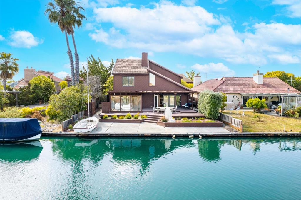A property available for sale at 707 Santa Cruz Lane, Foster City, CA 94404.