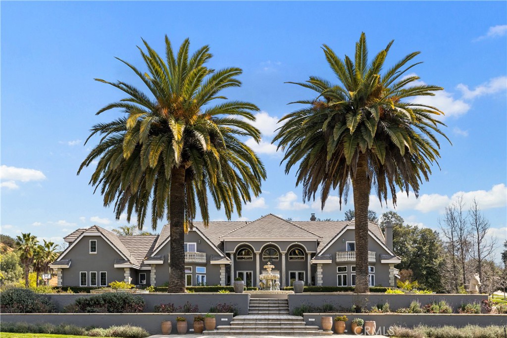 A property available for sale at 37954 Calle de Lobo, Murrieta, CA 92562.